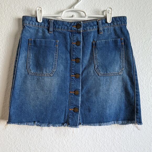 BDG Button Front Frayed Hem Jean Mini Skirt Size Medium - Picture 2 of 8